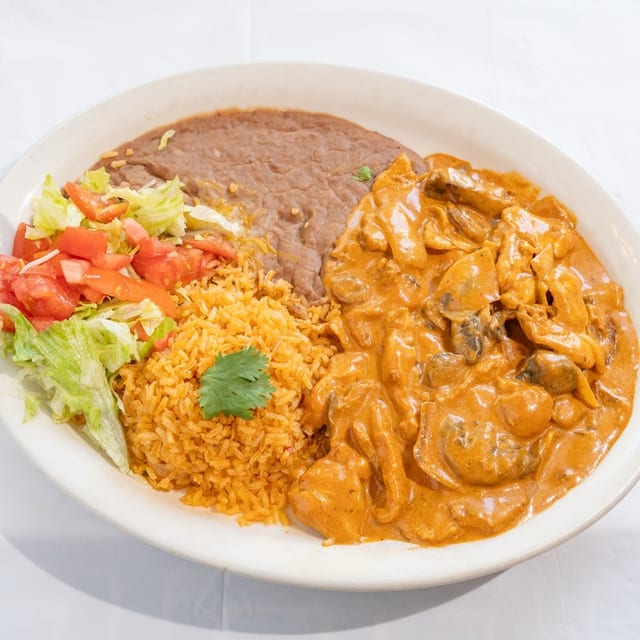 Pollo a la Crema (Creamy Chicken).