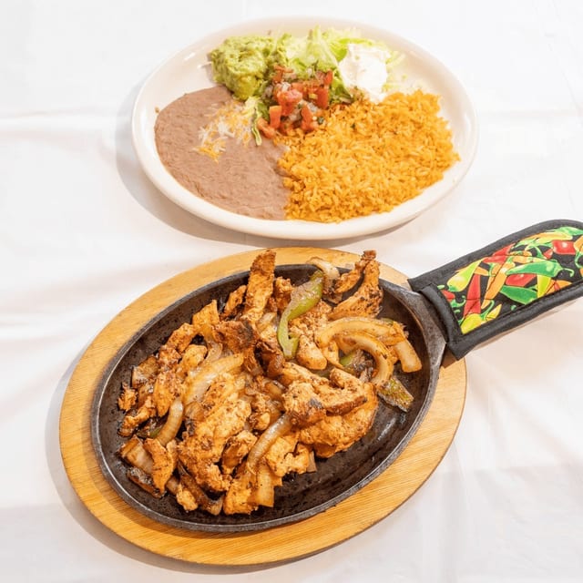 Fajitas de Pollo (Chicken Fajitas).